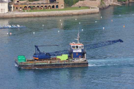 30 March 2022 - 17-18-04
Walcon Wizard is back which probably means more river work at Noss.
--------------------
Walcon Wizard workboat and crane